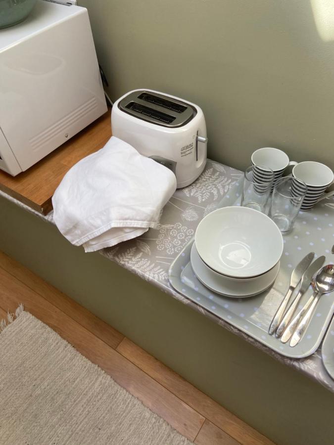 Stunning Annexe 1 Luxury Bedroom, Eating Area & Bathroom Only! Τρούρο Εξωτερικό φωτογραφία