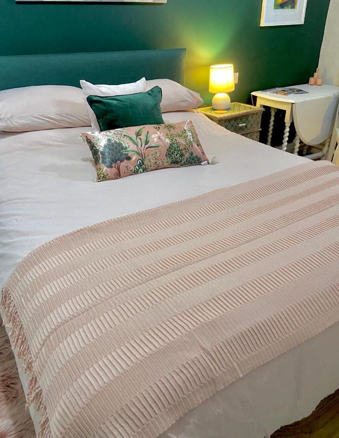 Stunning Annexe 1 Luxury Bedroom, Eating Area & Bathroom Only! Τρούρο Εξωτερικό φωτογραφία
